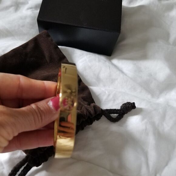 MICHAEL KORS GOLD COLOR BRACELET WITH LOGO PLAQUE WITH ORIGINAL BOX - Picture 5 of 16